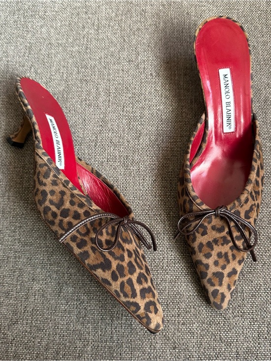Manolo Blahnik Shoes - Vintage Manolo Blahnik suede leopard print heels